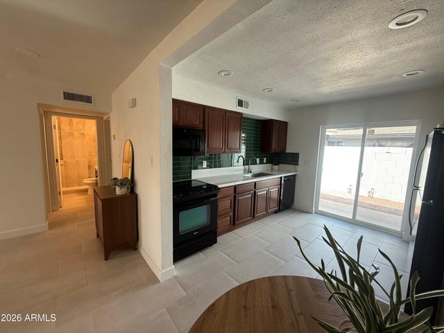 7814 E HEATHERBRAE Avenue B, Scottsdale, AZ 85251