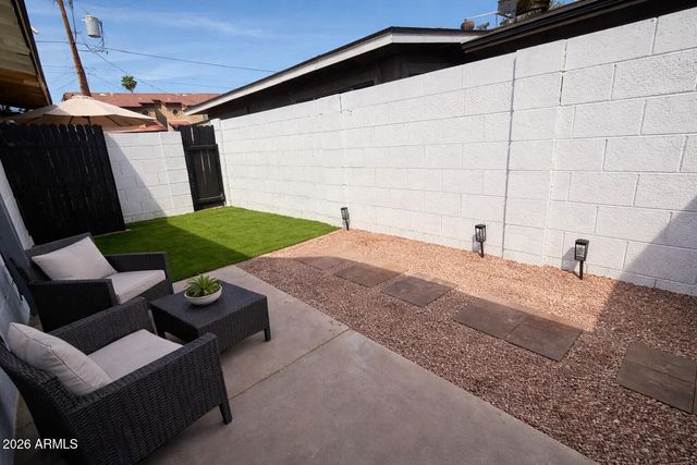 7814 E HEATHERBRAE Avenue B, Scottsdale, AZ 85251