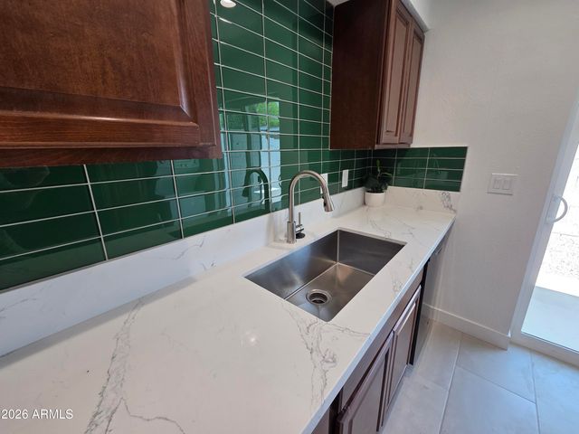 7814 E HEATHERBRAE Avenue B, Scottsdale, AZ 85251