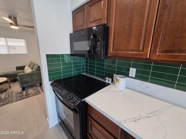 7814 E HEATHERBRAE Avenue B, Scottsdale, AZ 85251