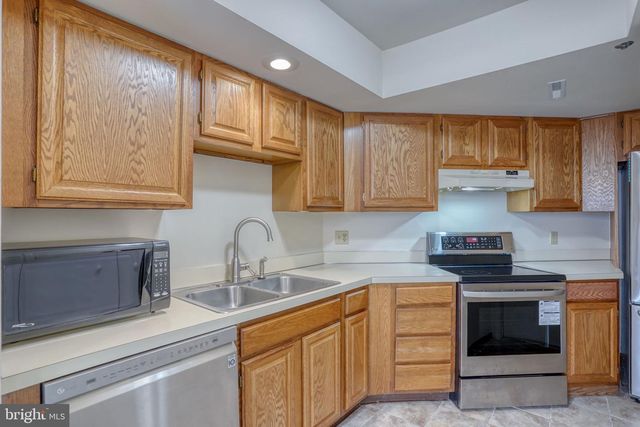 2705 CREEKSIDE DR, Newark, DE 19711