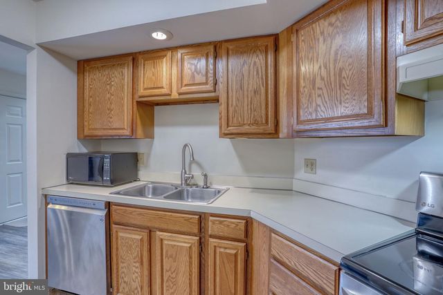 2705 CREEKSIDE DR, Newark, DE 19711