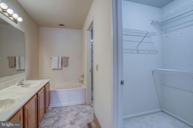 2705 CREEKSIDE DR, Newark, DE 19711