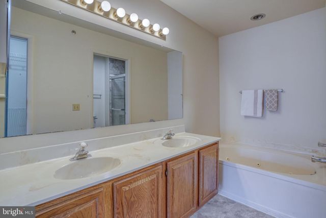 2705 CREEKSIDE DR, Newark, DE 19711