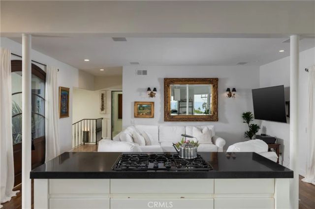 230 High Drive, Laguna Beach, CA 92651