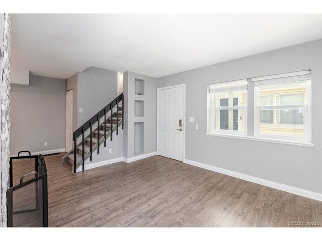 972 S Pitkin Ct, Aurora, CO 80017