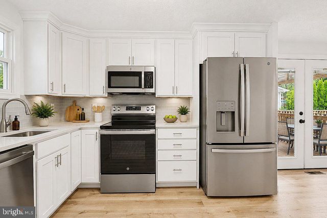 8614 MANORFIELD RD, Baltimore, MD 21236