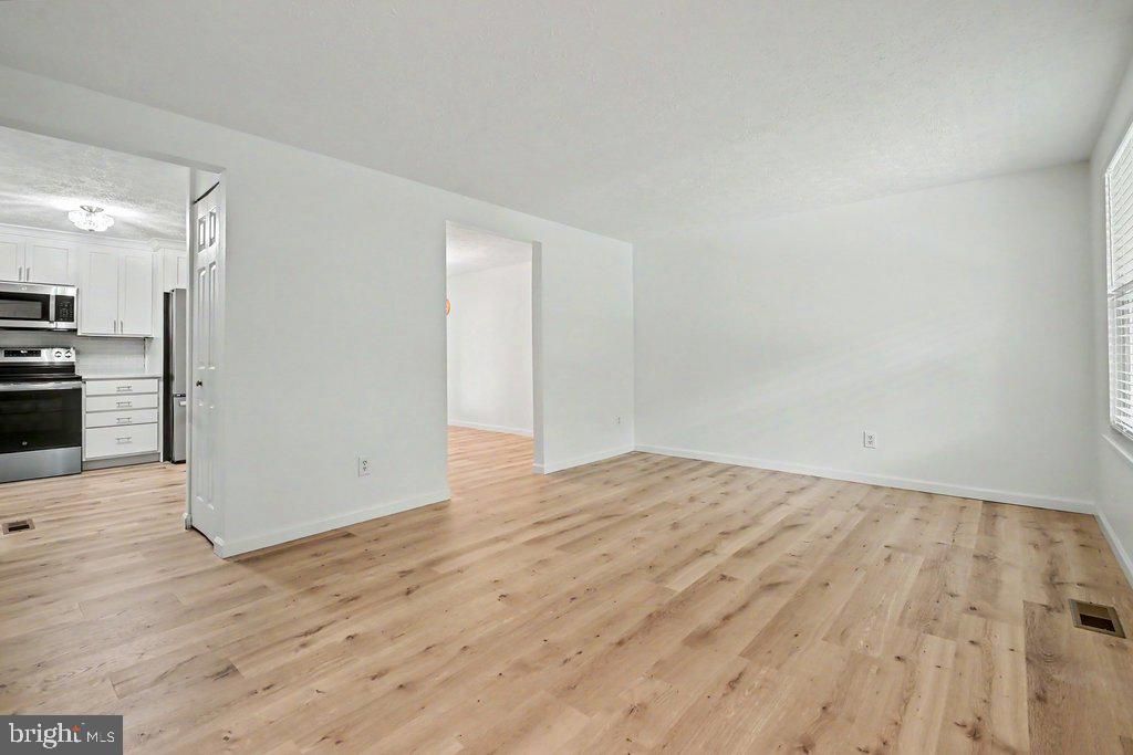 Image 4 of property listing at 8614 MANORFIELD RD, Baltimore, MD 21236
