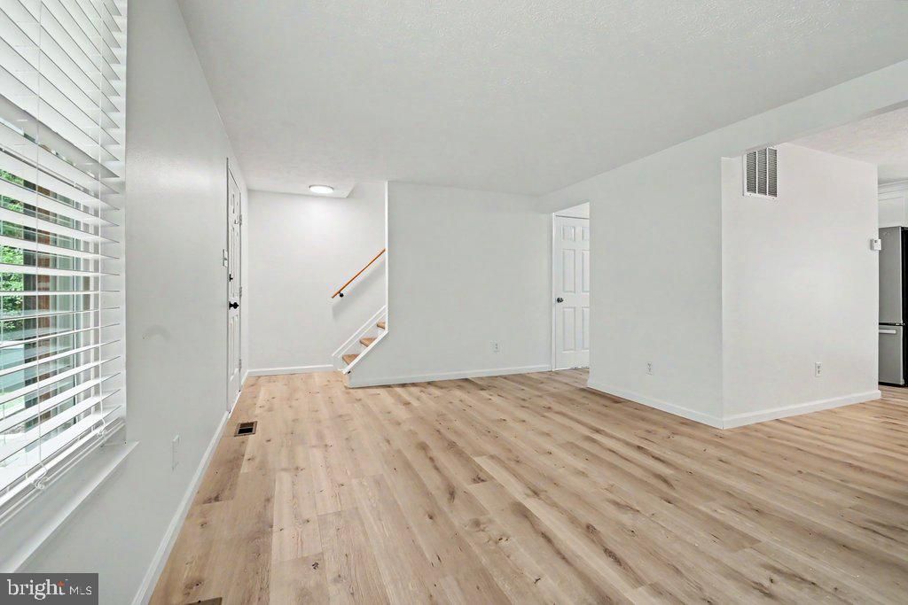 Image 5 of property listing at 8614 MANORFIELD RD, Baltimore, MD 21236