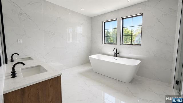 295 Georgian Drive, Paramus, NJ 07652