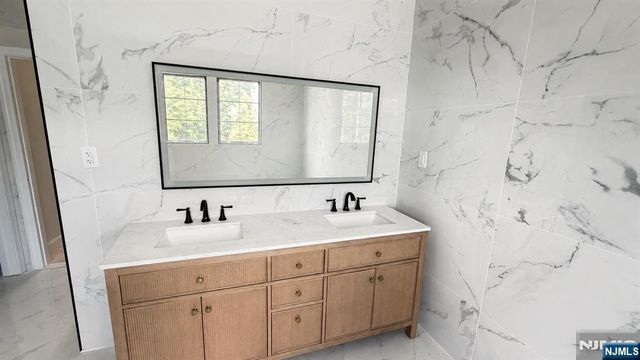 295 Georgian Drive, Paramus, NJ 07652