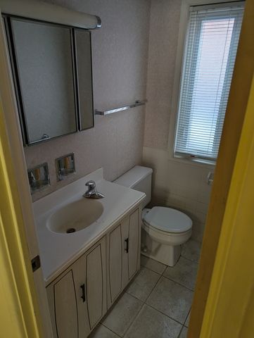 2507 W Howard Street, Chicago, IL 60645