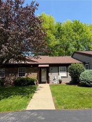 810 Nob Hill Drive 4, Niles, OH 44446