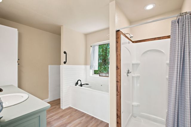 328 Silver Lane, Azle, TX 76020