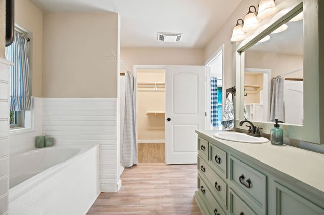 328 Silver Lane, Azle, TX 76020
