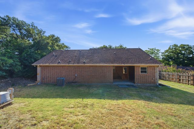 328 Silver Lane, Azle, TX 76020