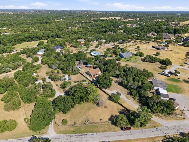 328 Silver Lane, Azle, TX 76020