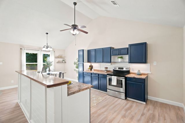 328 Silver Lane, Azle, TX 76020