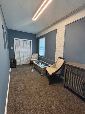 7518 S Ridgeland Avenue, Chicago, IL 60649