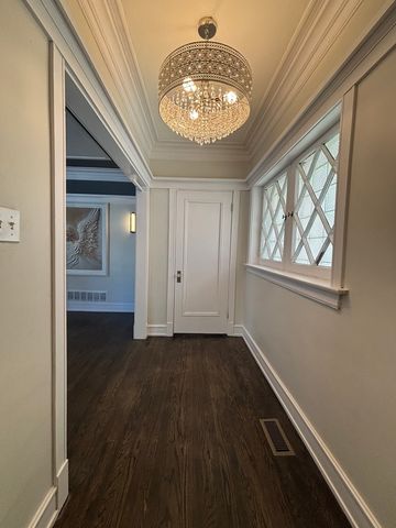 7518 S Ridgeland Avenue, Chicago, IL 60649