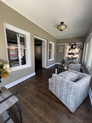 7518 S Ridgeland Avenue, Chicago, IL 60649