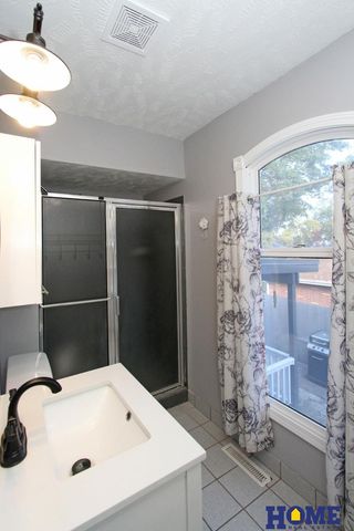 610 Teakwood Drive, Lincoln, NE 68510