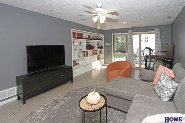 610 Teakwood Drive, Lincoln, NE 68510