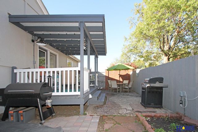 610 Teakwood Drive, Lincoln, NE 68510