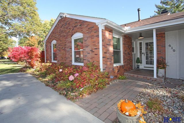 610 Teakwood Drive, Lincoln, NE 68510