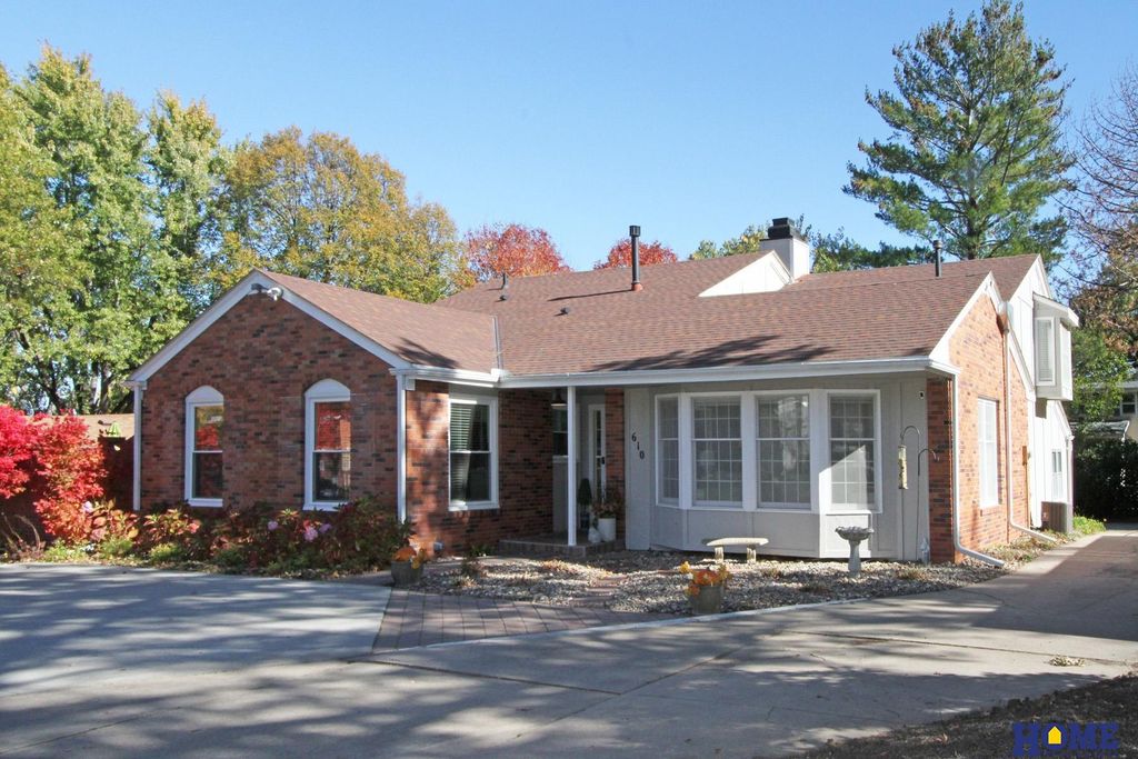 610 Teakwood Drive, Lincoln, NE 68510