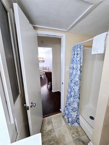 12929 John Reynolds Road, Galveston, TX 77554