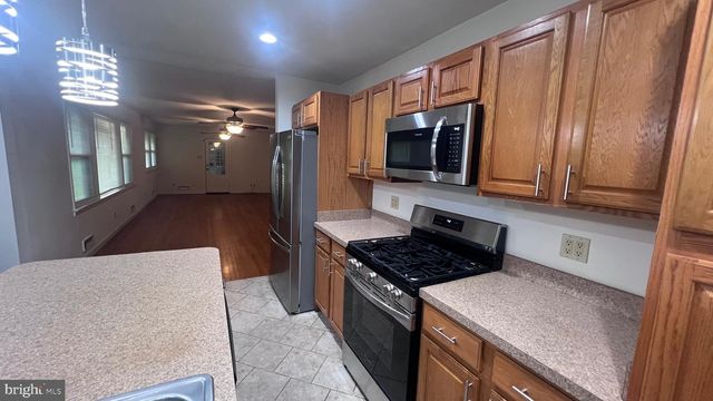 2 WARWICK RD, Stratford, NJ 08084