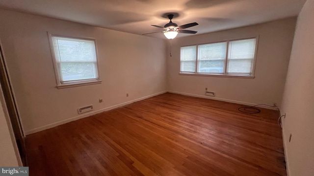 2 WARWICK RD, Stratford, NJ 08084