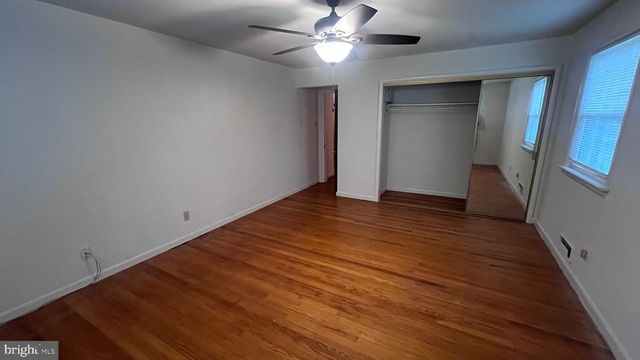 2 WARWICK RD, Stratford, NJ 08084