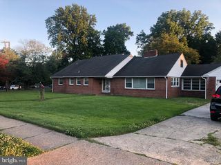 2 WARWICK RD, Stratford, NJ 08084