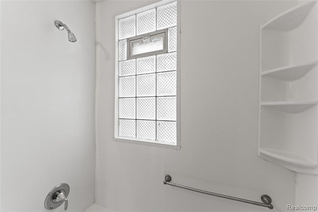 5808 Mcclellan Street, Detroit, MI 48213