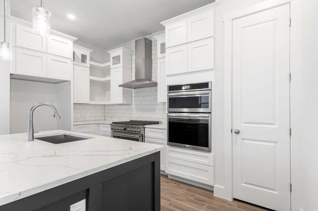 8521 Pine Muhly DR, Lago Vista, TX 78645