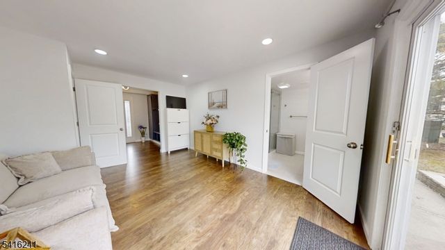 13 Moryan Rd, Edison Twp., NJ 08817