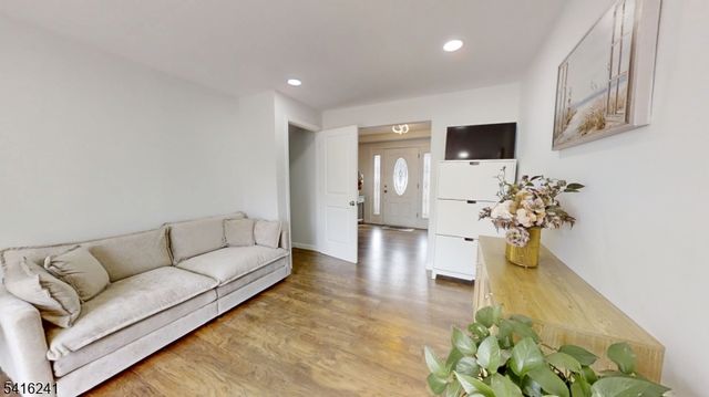 13 Moryan Rd, Edison Twp., NJ 08817