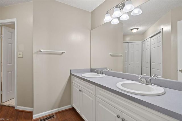 1100 Woodsmans CT, Chesapeake, VA 23320