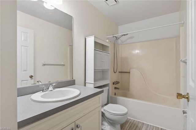 1100 Woodsmans CT, Chesapeake, VA 23320