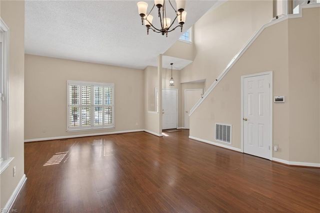 1100 Woodsmans CT, Chesapeake, VA 23320