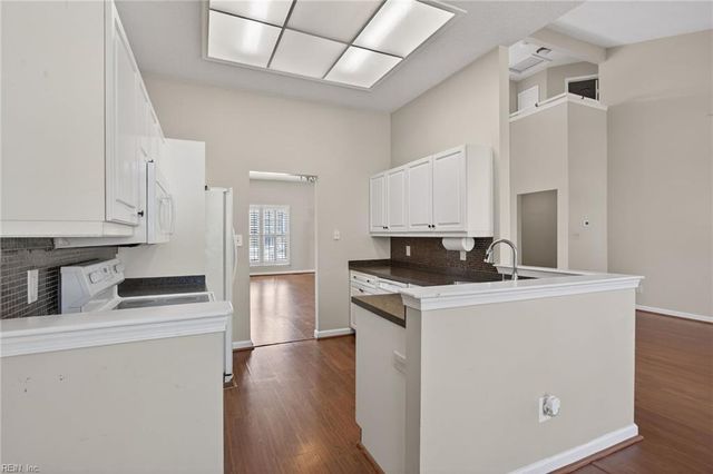 1100 Woodsmans CT, Chesapeake, VA 23320