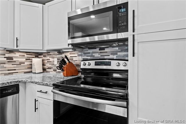 3082 Wooded Way, Jeffersonville, IN 47130