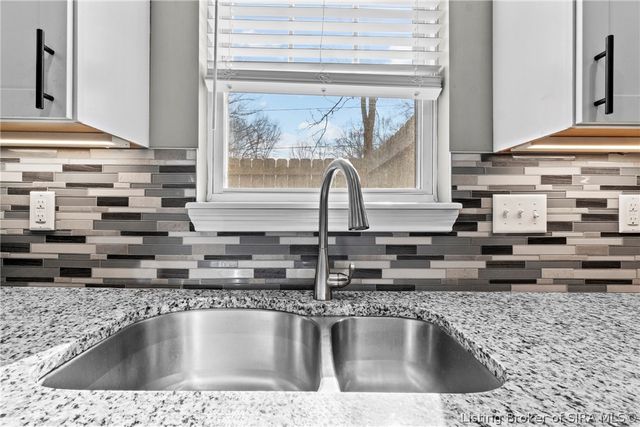 3082 Wooded Way, Jeffersonville, IN 47130