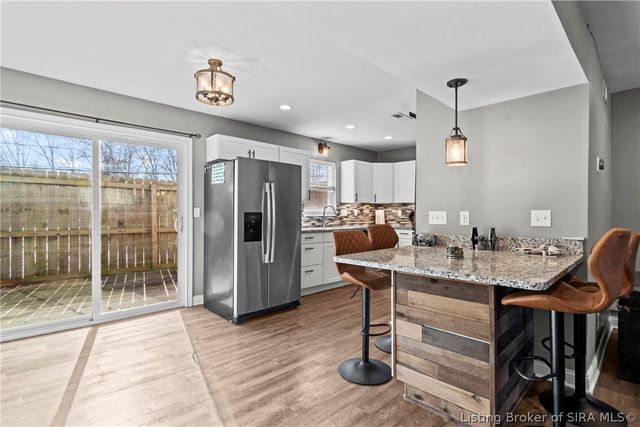 3082 Wooded Way, Jeffersonville, IN 47130