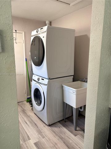 3303 NW 37th Ave 3303, Lauderdale Lakes, FL 33309