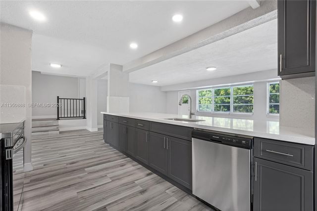 3303 NW 37th Ave 3303, Lauderdale Lakes, FL 33309