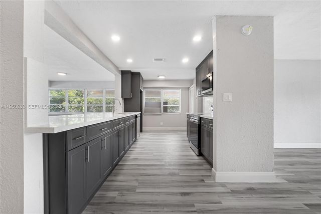 3303 NW 37th Ave 3303, Lauderdale Lakes, FL 33309