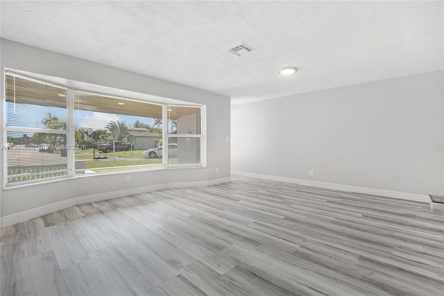 3303 NW 37th Ave 3303, Lauderdale Lakes, FL 33309